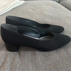 Stuart Weitzman black pumps sparkle heels low SZ 9 prom dance classic neutral